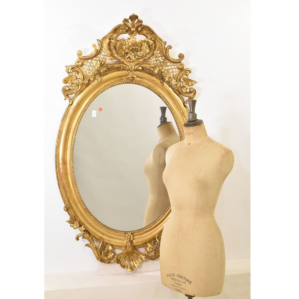SPECCHIO ANTICO OVALE CON CIMASA, FIORI E VOLUTE, SPECCHIERA  ANTICA, CORNICE DORATA, DEL XIX SECOLO. (SPO171)